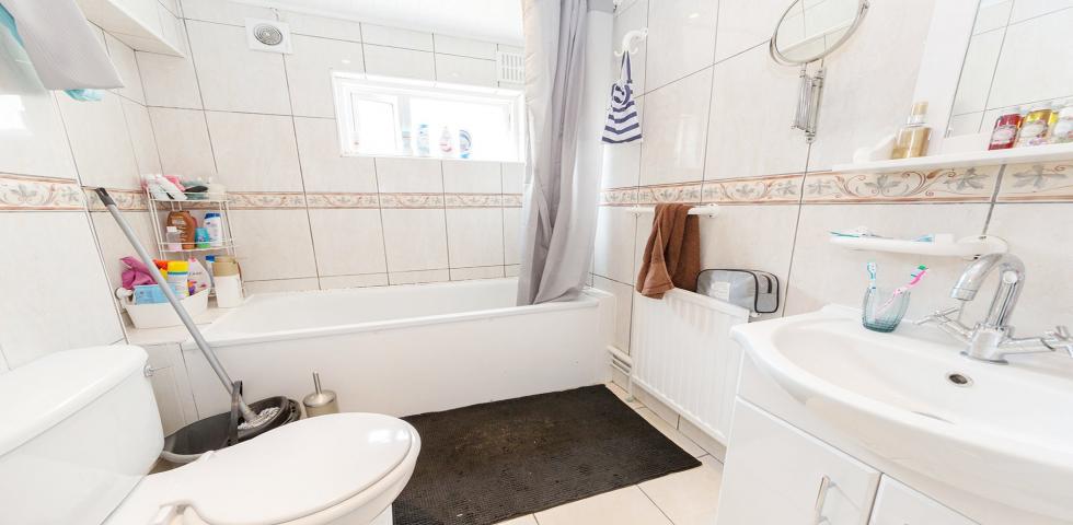 			1 Bedroom, 1 bath, 1 reception Flat			 Grosvenor Gardens, , WILLESDEN GREEN